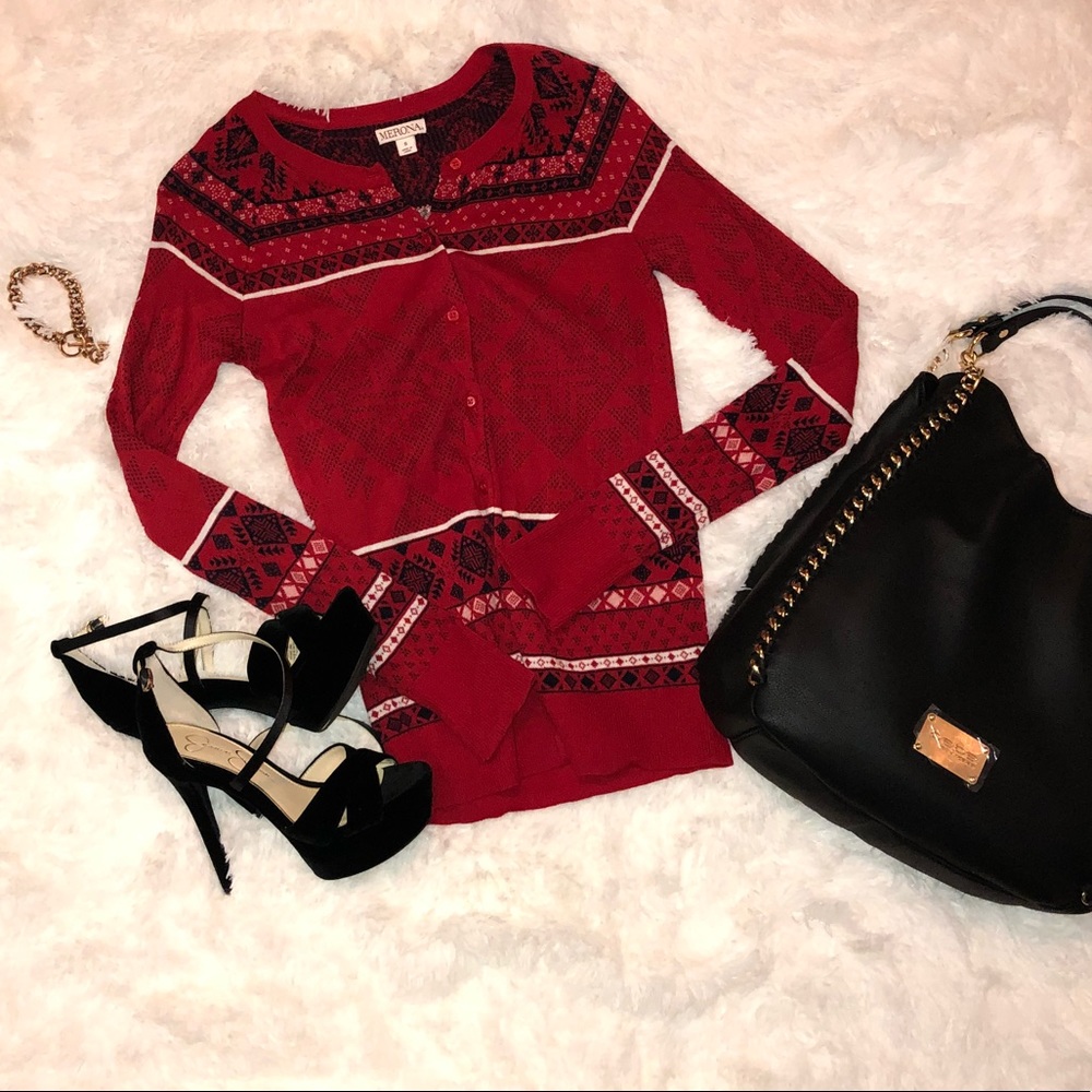 Cute sweater❤️‼️ Size Small👄‼️